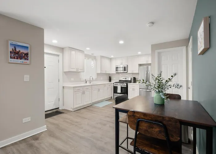 3 Level Apt 10 Min To The Beach, Near Downtown