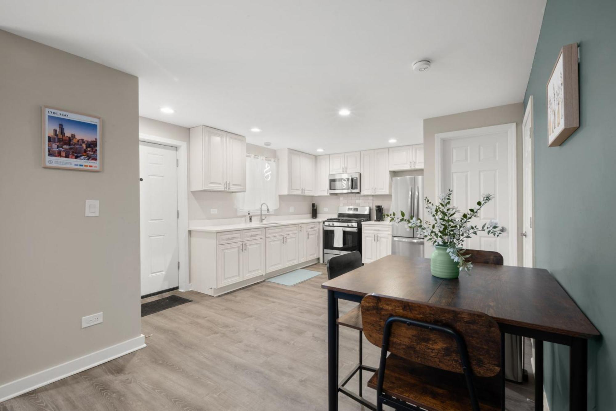 3 Level 10 Min To The Beach, Near Downtown