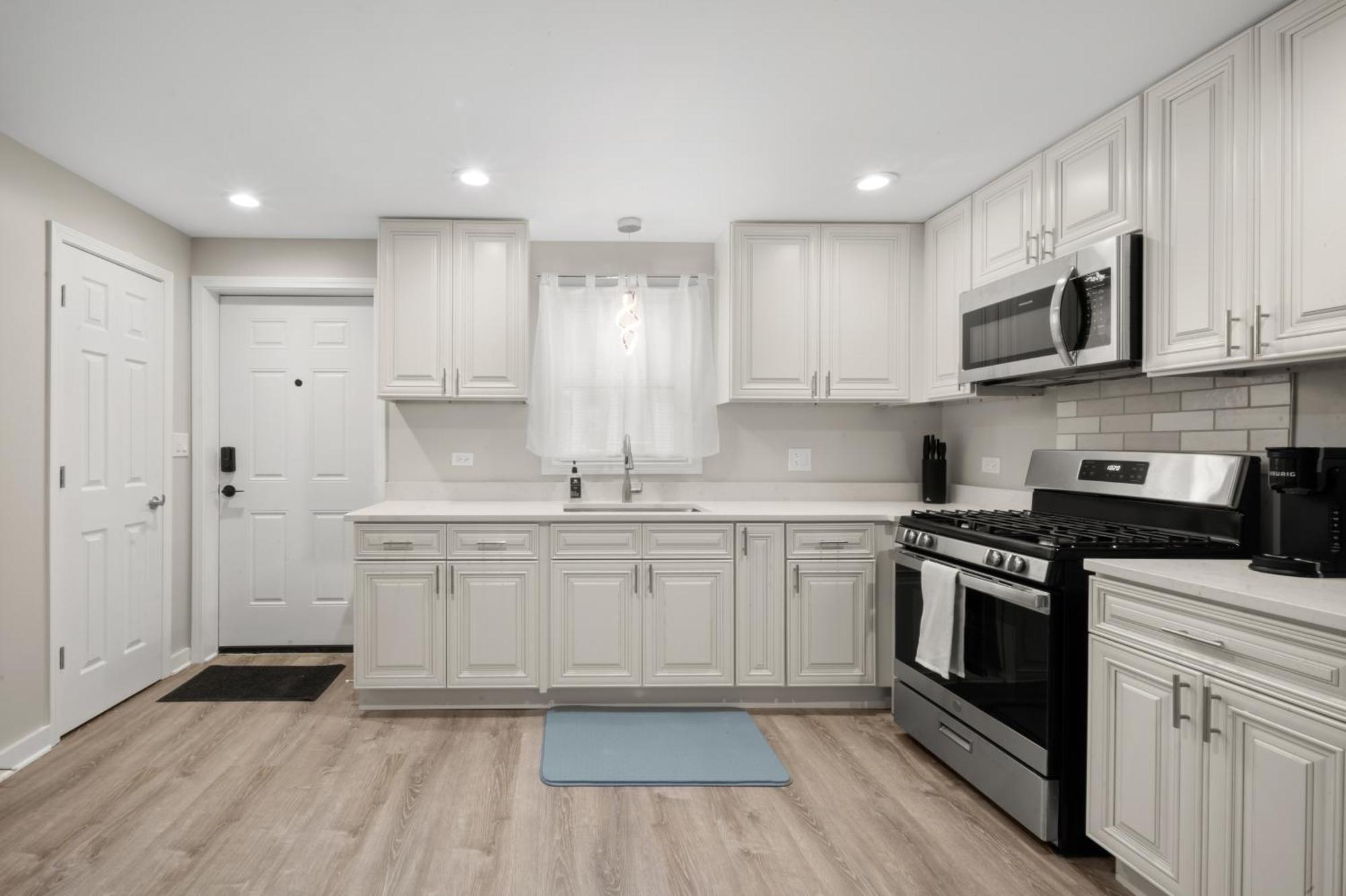 Apartment 3 Level 10 Min To The Beach, Near Downtown